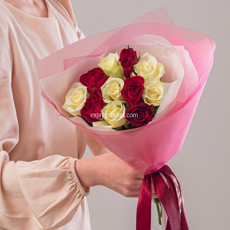 До мурашек 11 роз